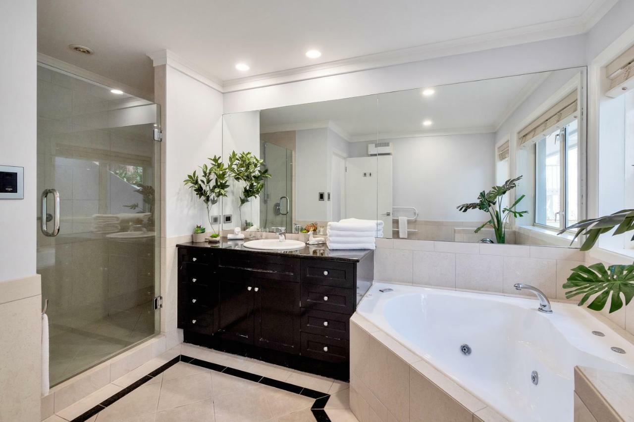 Orakei Grandeur Mansion With Sea Views & Pool Villa Auckland Bagian luar foto